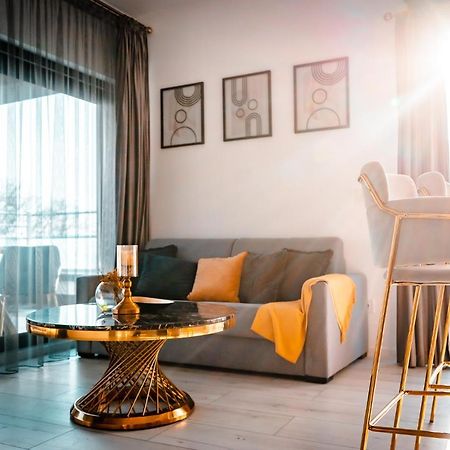 Luxury Family Apartment With Private Parking And Forest View Temeşvar Dış mekan fotoğraf