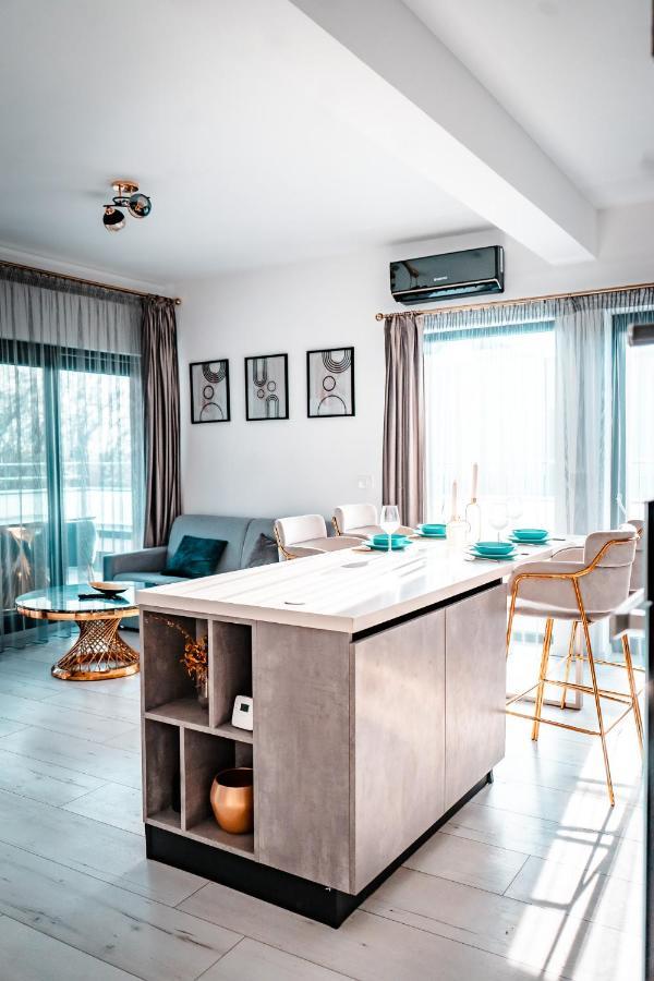 Luxury Family Apartment With Private Parking And Forest View Temeşvar Dış mekan fotoğraf
